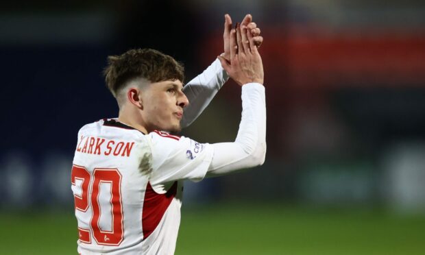 Loan star Leighton Clarkson applauds the fans after the 1-0 defeat of Ross County. Image: Stephen Dobson/ProSports/Shutterstock