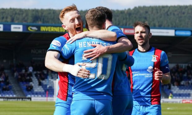 Inverness players celebrate after Jay Henderson scores to make it 1-0 against Raith Rovers. Images:  Simon Wootton/SNS Group