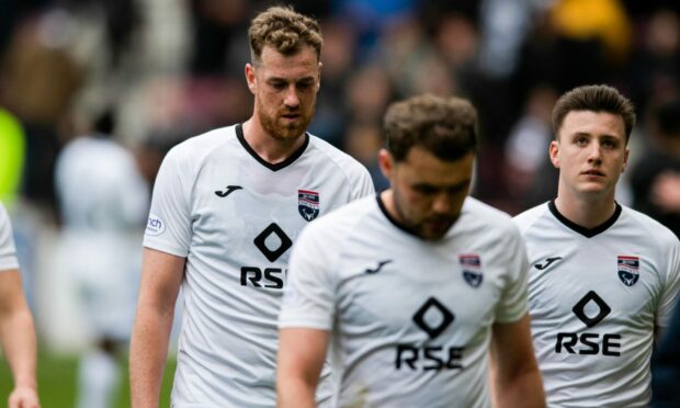 Ross County players look dejected after defeat at Tynecastle. Image: SNS.