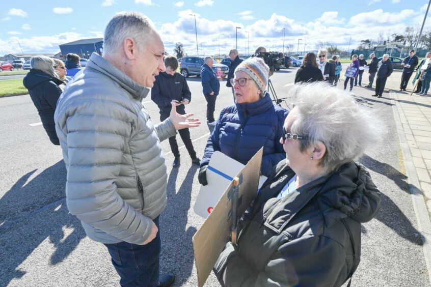 Richard Lochhead speaking to worried residents. Image: Jason Hedges/ DC Thomson