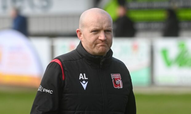 CR0041979, Callum Law, Fraserburgh.
Highland League Cup - Inverurie Locos v Banks o Dee at Bellslea Park, Fraserburgh.
Picture of Inverurie Locos manager Andy Low.
Saturday, April 8th, 2023, Image: Kenny Elrick/DC Thomson