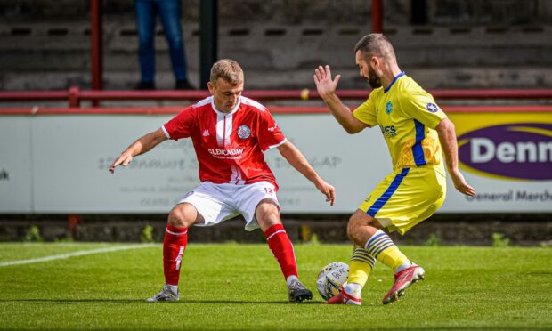 Buckie Thistle and Brechin City will go head-to-head to decide who will be Breedon Highland League champions