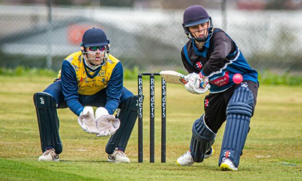 Stoneywood wicket keeper Andrew Maclaren and Heriots batsman James Dickinson. Image: Wullie Marr / DC Thomson