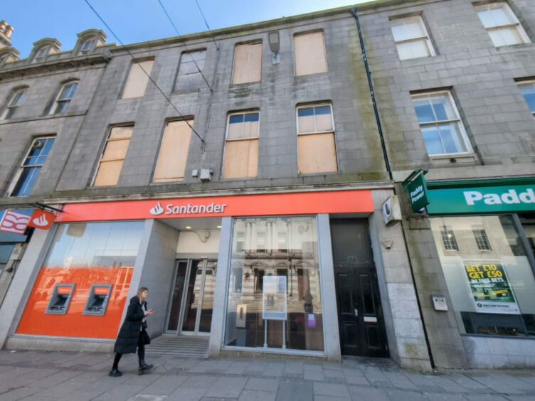 Flats are to be built by Cater in the boarded up floors above Santander bank in Union Street too. Image: Alastair Gossip/DC Thomson.