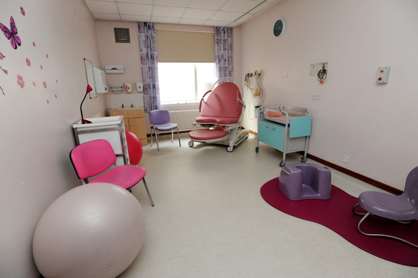 Leak at Aberdeen Maternity Hospital causes birthing pool to close