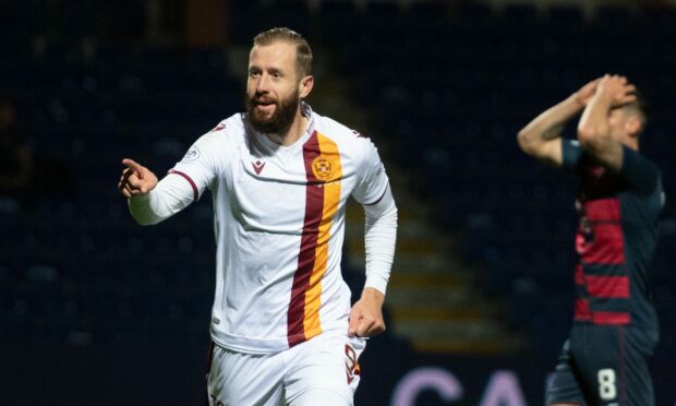 Kevin van Veen has scored five goals against Ross County this season. Image: SNS