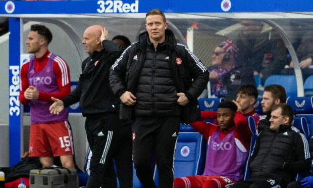 Aberdeen manager Barry Robson during the 1-0 defeat against Rangers. Image: SNS.