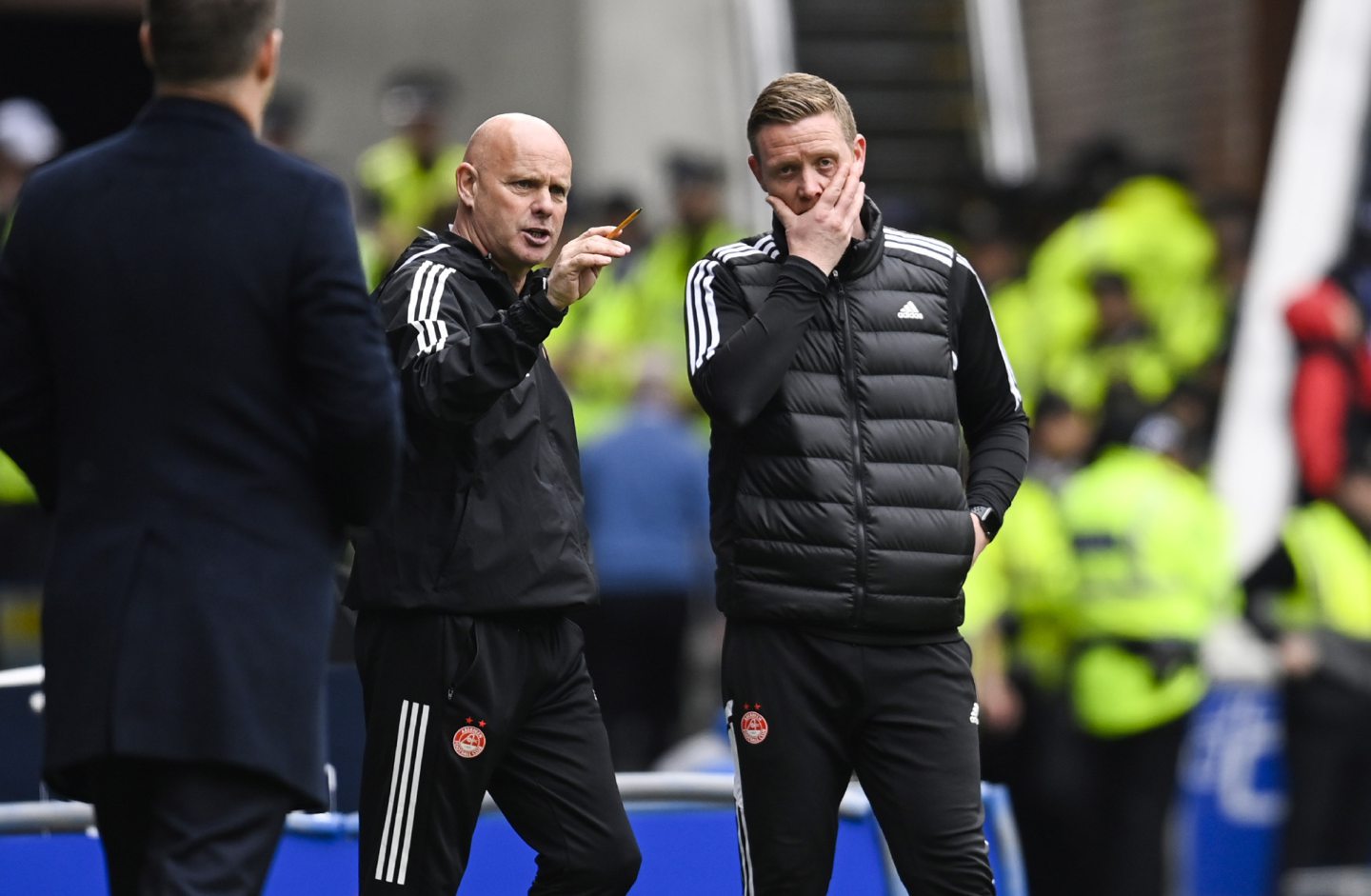 Aberdeen manager Barry Robson and assistant Steve Agnew during the 3-1 defeat of Rangers at Ibrox. Image: SNS 