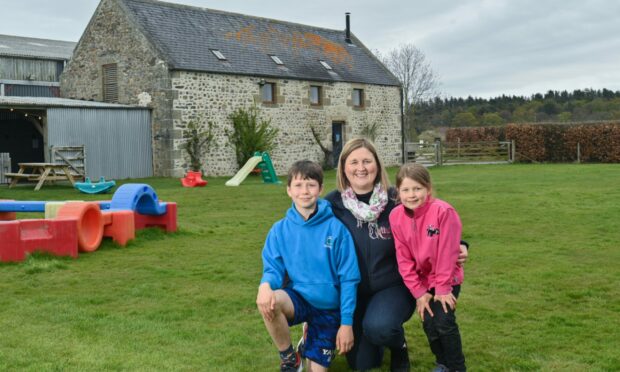 Helen Smith with children Marshall and Louisa. Image: Jason Hedges/DC Thomson