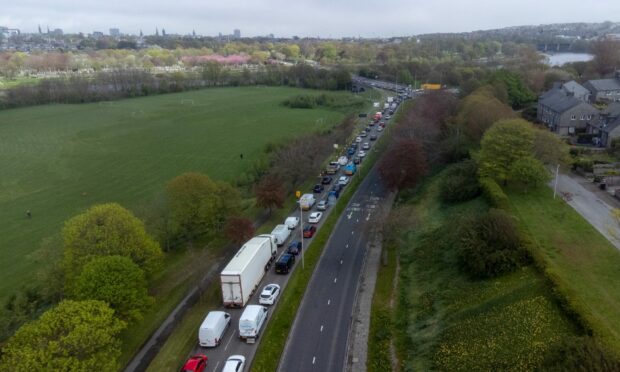 Drone footage of traffic building up around King George VI bridge due to the roadworks.