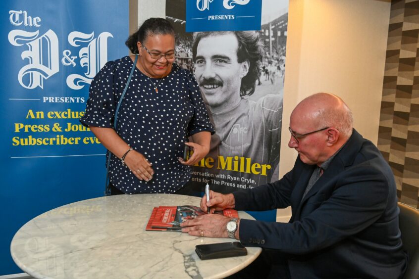 After the main part of the evening had ended, Willie stuck around to sign his fans' memorabilia and take pictures with them.