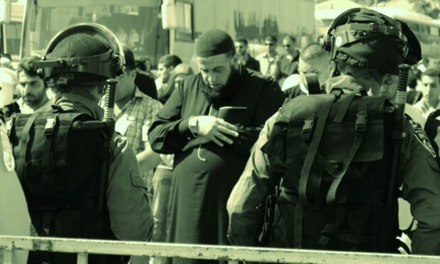 George witnessed this stand-off between an Imam and Israeli security outside Damascus gate in Jerusalem. Images: George Mitchell.