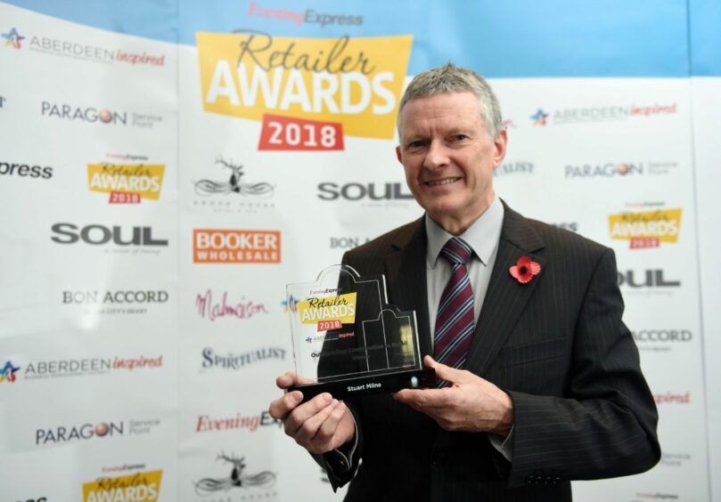 Stuart Milne holding his Retailer Award