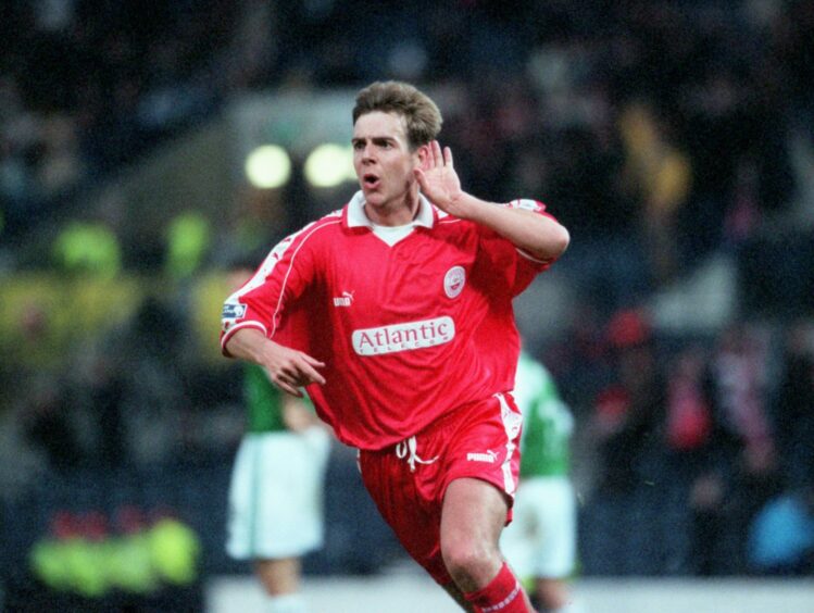 Andy Dow celebrating his 1999/2000 Scottish Cup semi-final winning goal in the home kit used by Aberdeen that season and the season before. 