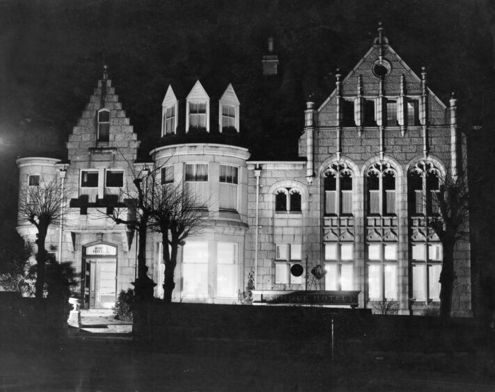 Night-time view of The Atholl Hotel in 1962.
