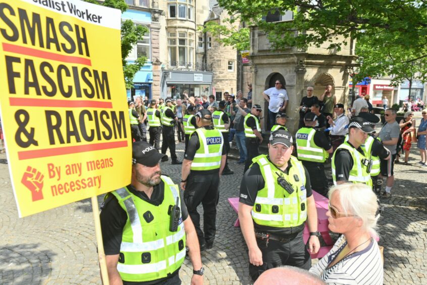 Campaigners outnumber far right  group.
Image: Jason Hedges/DC Thomson