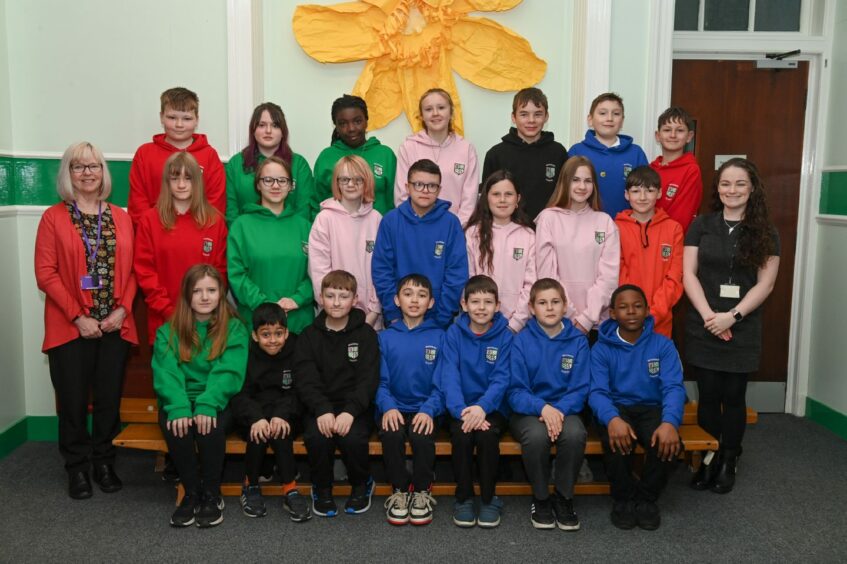Woodside School, P7B pupils with Mrs Thomson and Miss Edgely