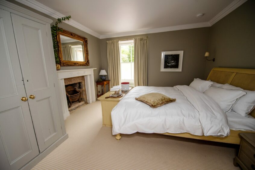 This bedroom is the epitome of countryside chic