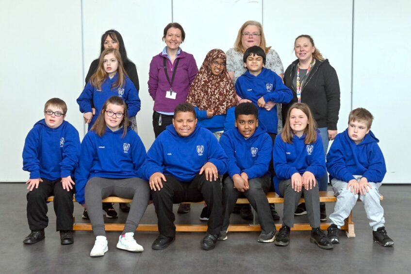 Mile End School, P7 pupils, with staff from left Mrs MacInnes, Mrs Davies, Miss Moore and Miss Stirling