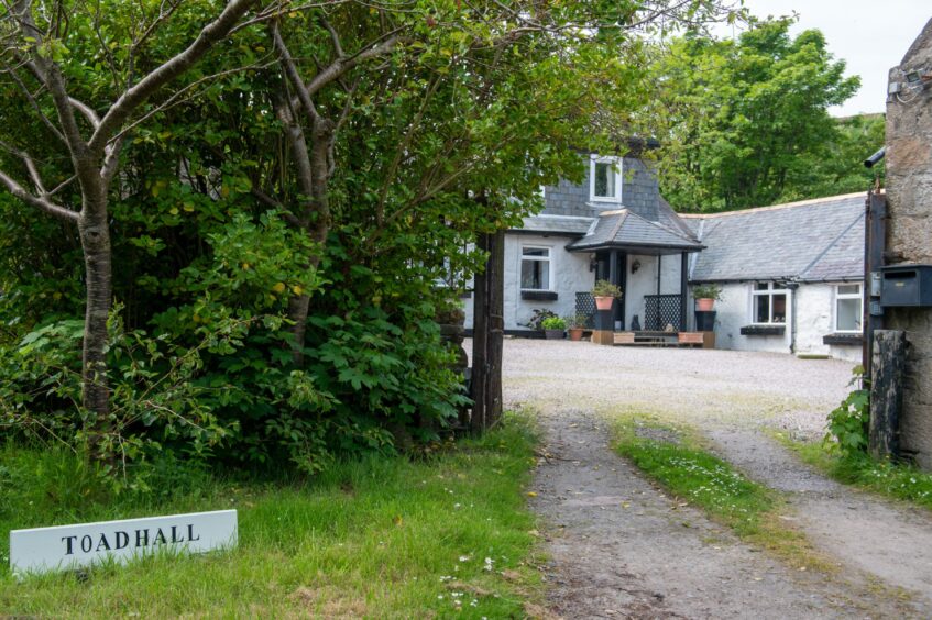 Exterior of Toadhall Rooms in Stonhaven, where Angela Wilken offers wellbeing retreats.