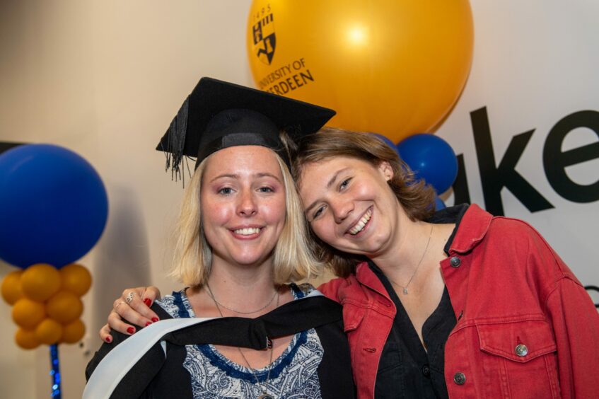 Graduate Malva Hasselstra with her friend Selma Arlbrandt.