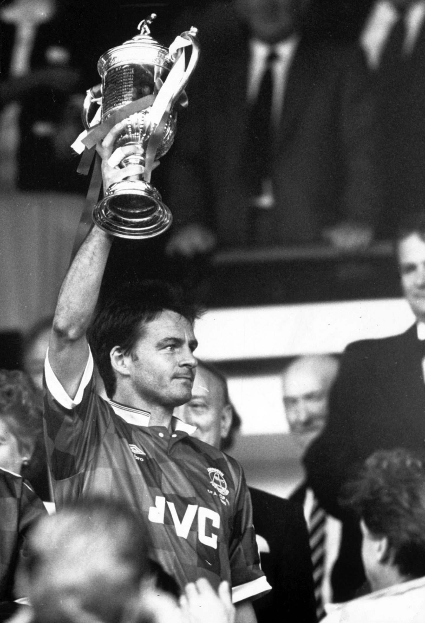 Charlie Nicholas with the Scottish Cup after the penalty shoot-out win over Celtic.Scottish Cup Final 1989-90. Image: ABERDEEN JOURNALS Ltd. 