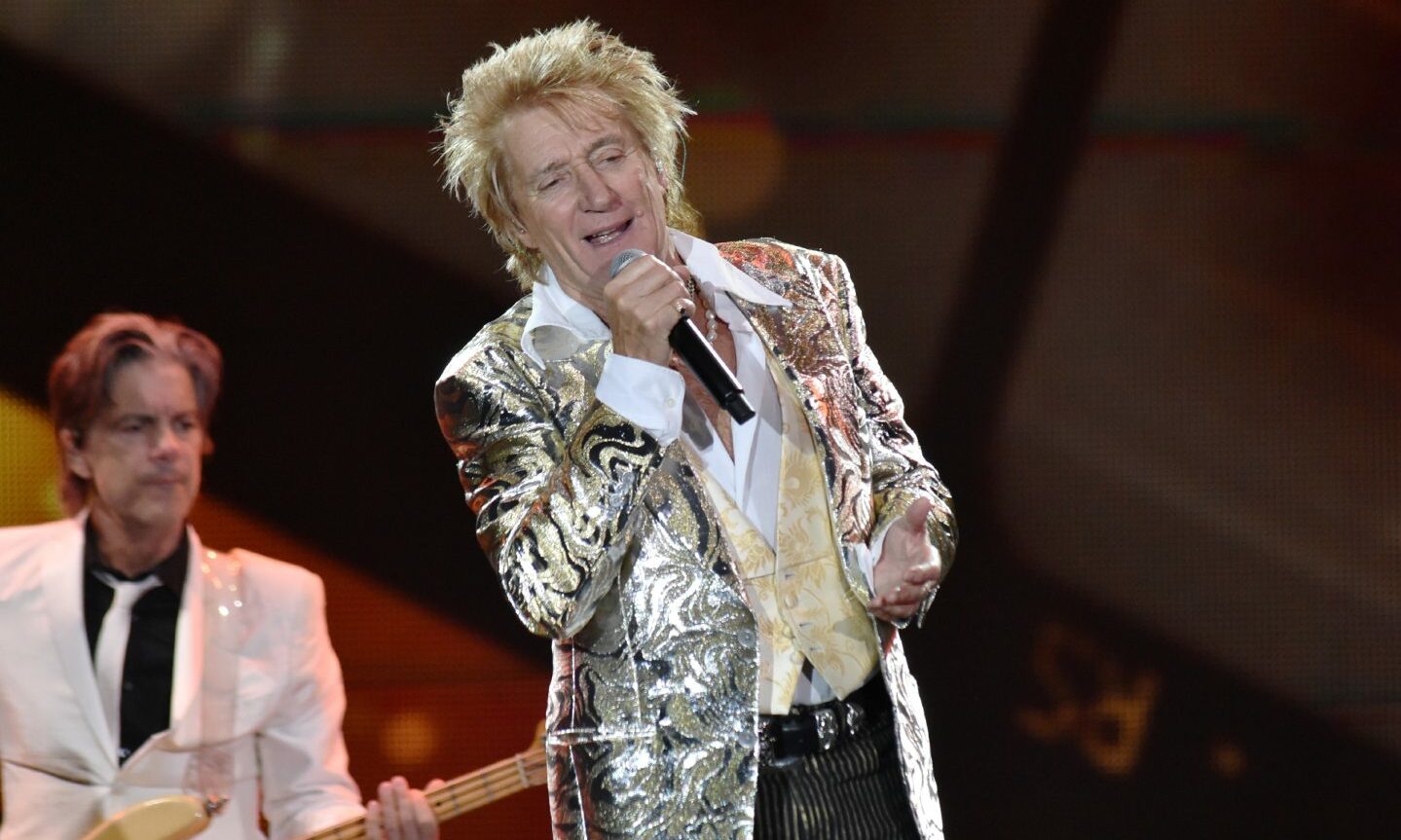 Exclusive: Rod Stewart pays £10,000 for Aberdeen cancer scans - Vimarsana News