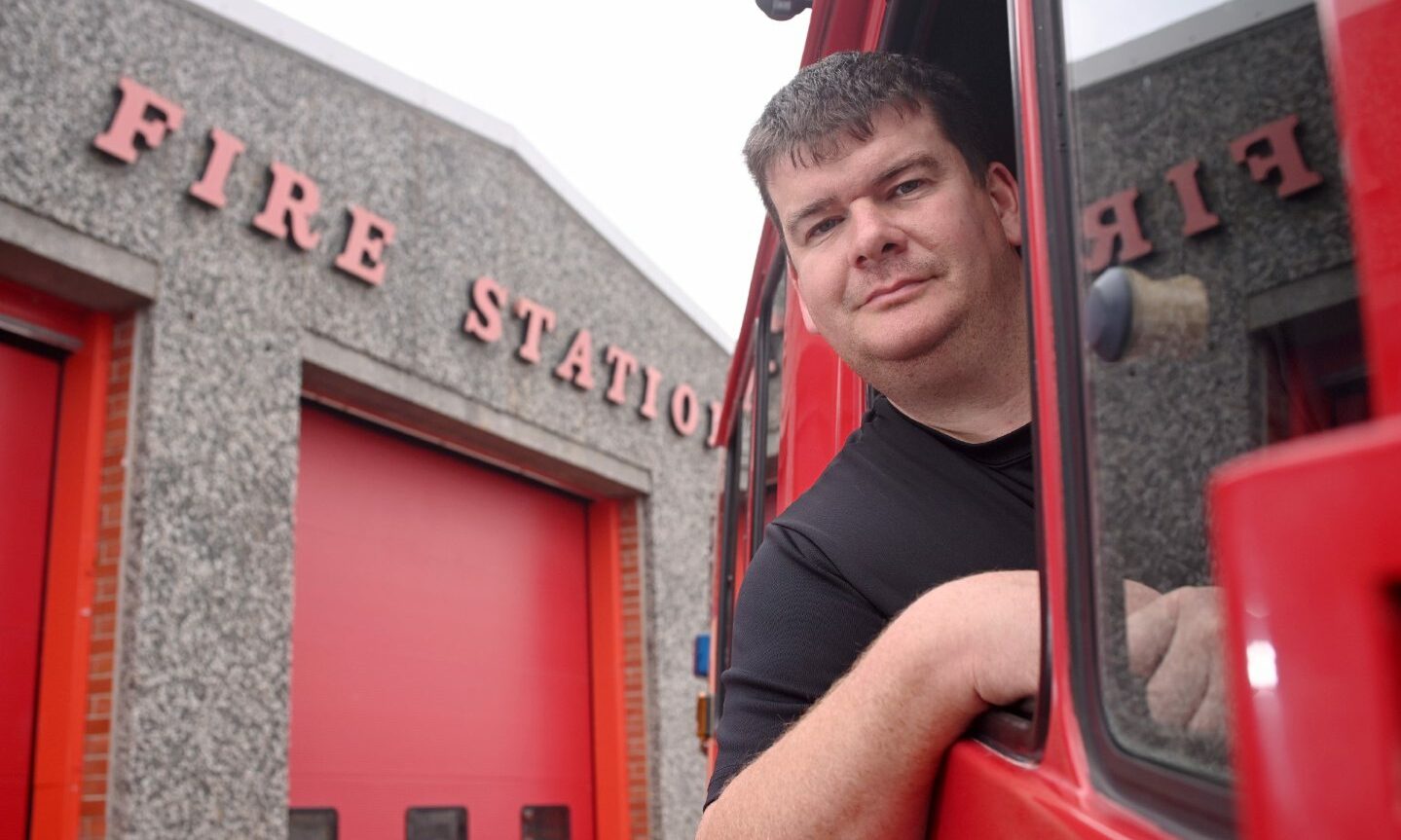 Huntly fireman Mark Allan keen to help amid Ukraine dam collapse - Vimarsana News