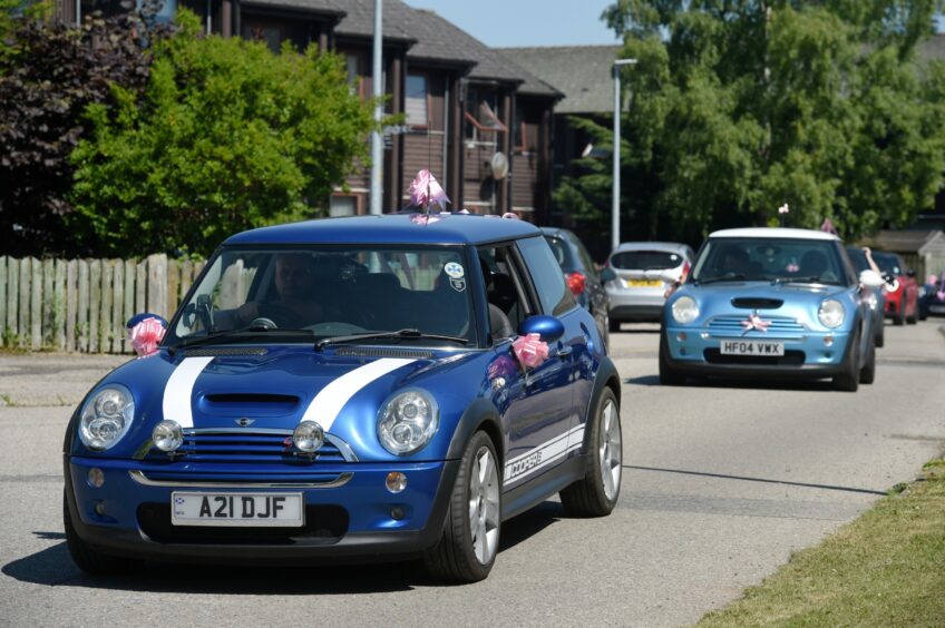 Minis adorned with pink ribbon to celebrate the life of one-year-old Mia Macphee. Image by Sandy McCook / DC Thomson.