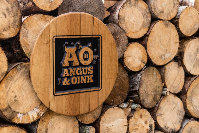 Angus & Oink logo.