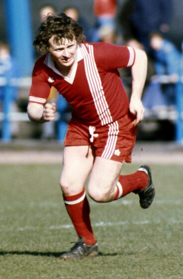 Goalscoring legend Joe Harper in the Admiral home strip Aberdeen donned for three campaigns, starting in 1976/77.