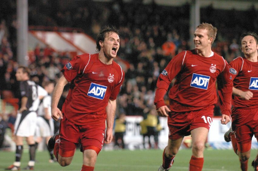 Jamie Smith, Darren Mackie and Barry Nicholson in Aberdeen's 2005/06 home kit.