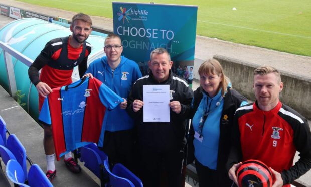 From left: ICT captain Sean Welsh, Alyn Gunn, High Life Highland active schools coordinator in Thurso, Caley Thistle head coach Billy Dodds, Elizabeth Macdonald, who runs the leadership programme for HLH, and Inverness striker Billy Mckay.