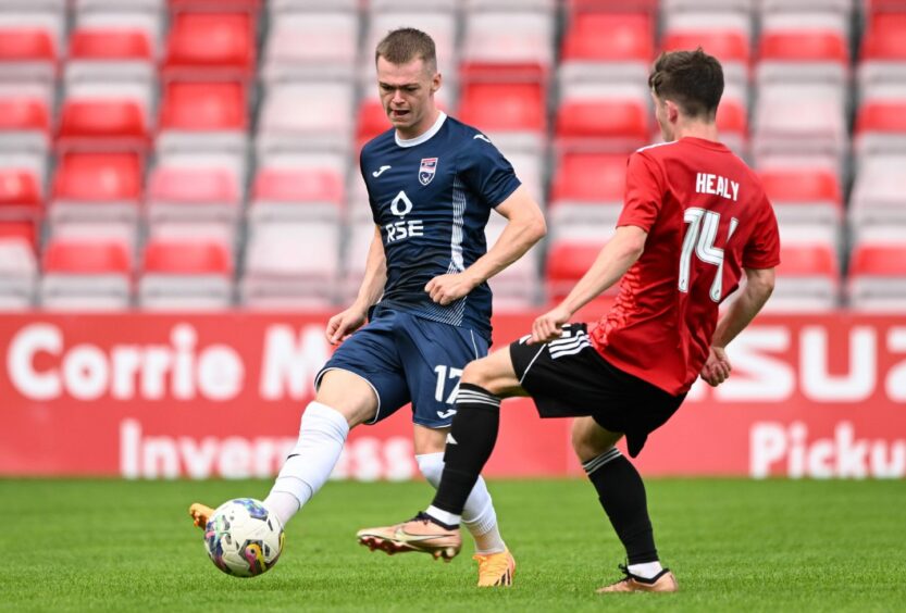 Jay Henderson in action for Ross County