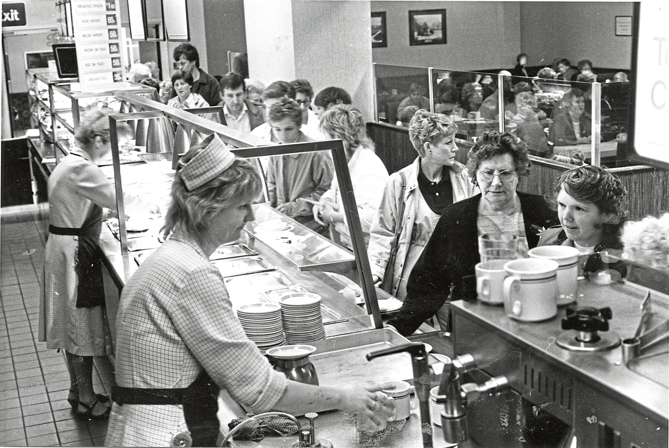 People waiting in line at the restaurant in Aberdeen's Littlewoods in July 1986.