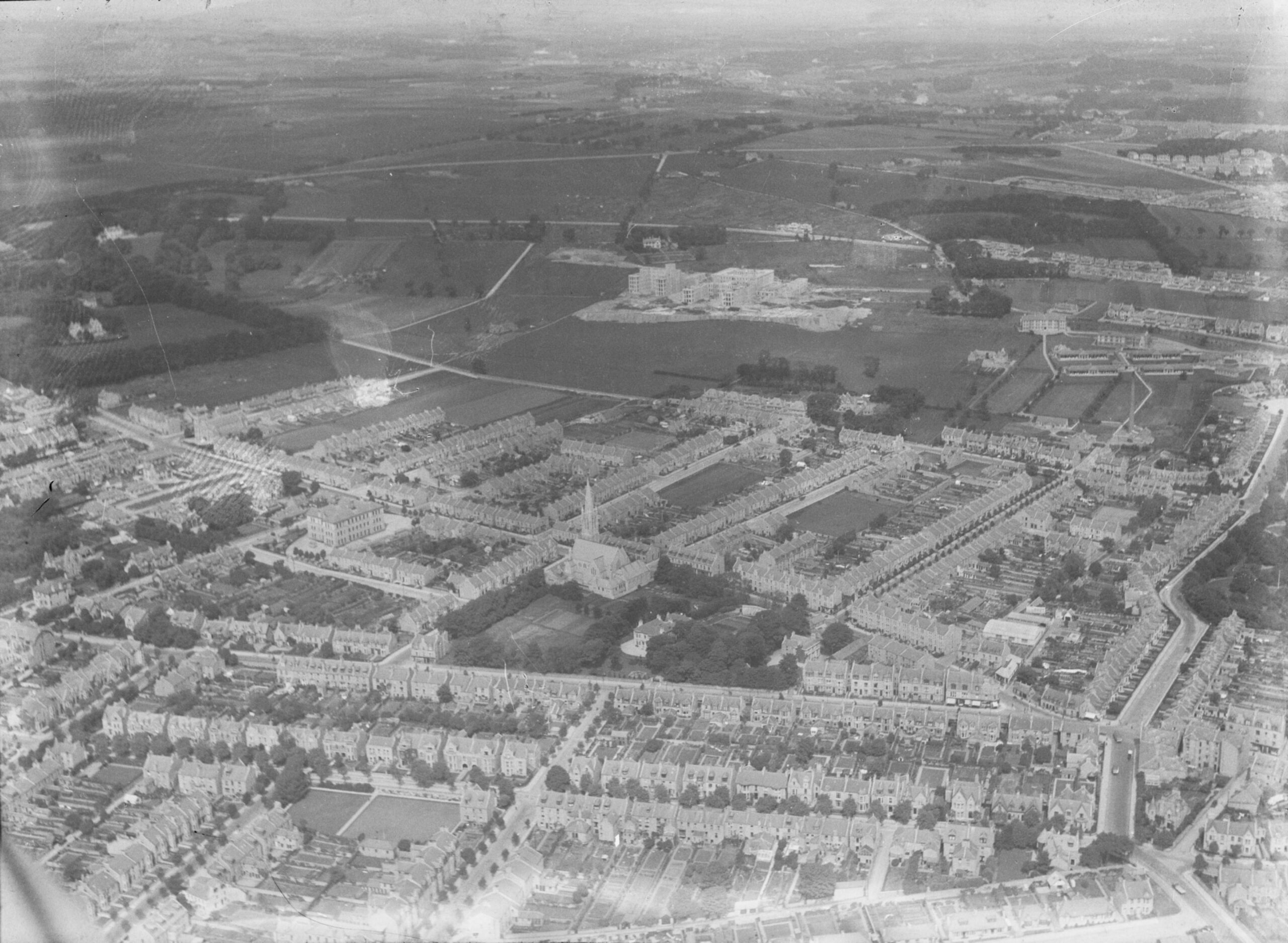 A view of Aberdeen in the 1930s with Foresterhill Hospital in the background. 