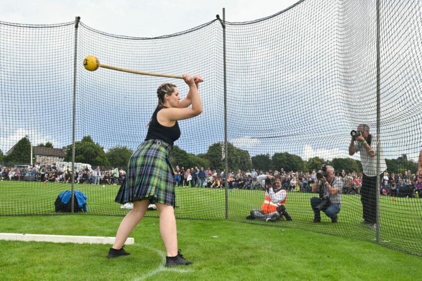 Hammer throw competitor 