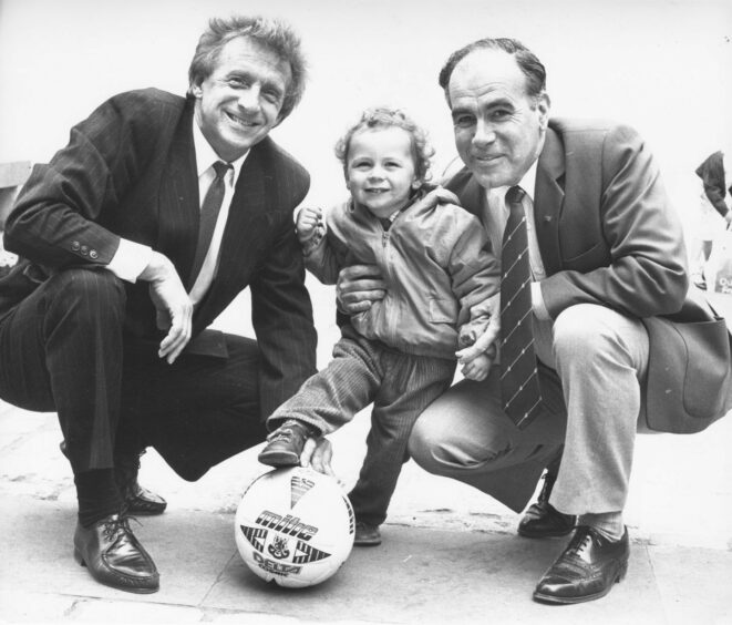 Picture shows; Denis Law and David Munro. Aberdeen. Supplied by ; ©AJL. Date: 06-05-1990