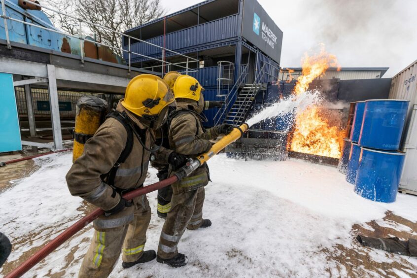 Maersk Training gives lessons in firefighting. 