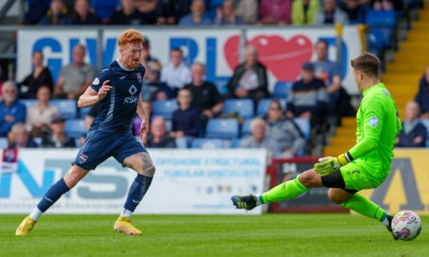 Simon Murray slots away his goal against Kelty Hearts. Images: Jasperimage