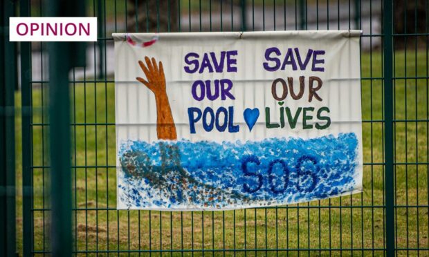 Swimming pool aberdeen closure was highlighted by protestors putting banners up like th eone in this picture.