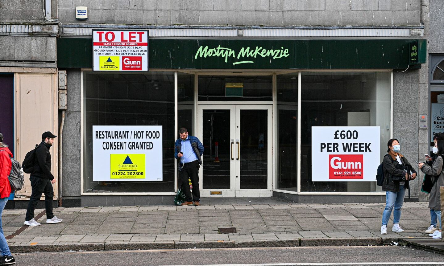 Will grants of up to £35,000 be enough to entice business owners to take up one of Union Street's empty shops? Image: Wullie Marr/DC Thomson, October 2021