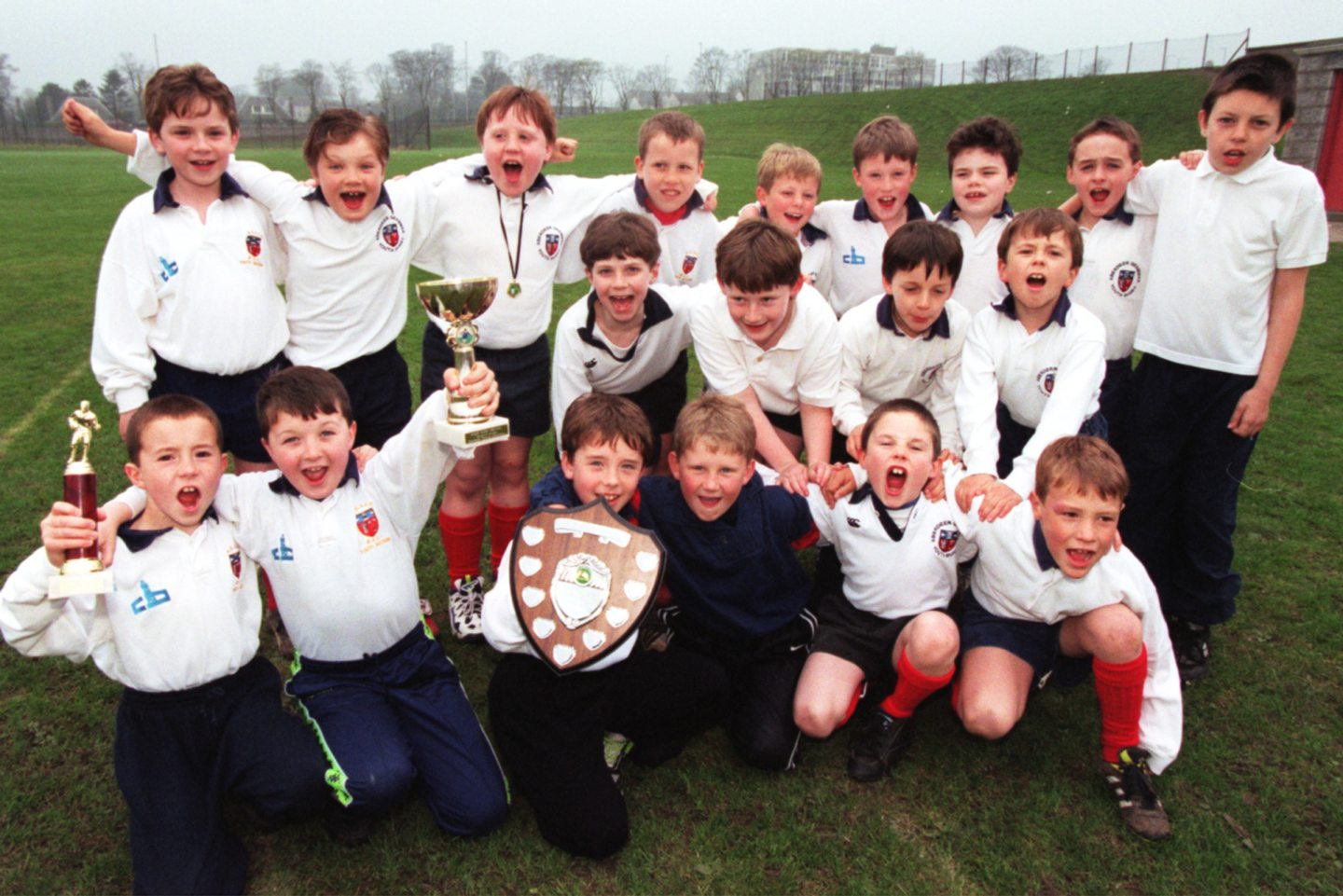  The boys of Grammar's Primary 4 rugby team show off this season's trophies. 