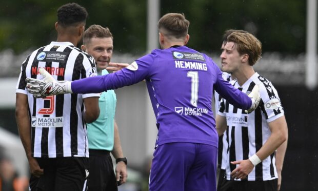 St Mirren's Zach Hemming argues with referee John Beaton as he believes there was a double-touch when Aberdeen's Bojan Miovski converted a late penalty. Image: SNS.
