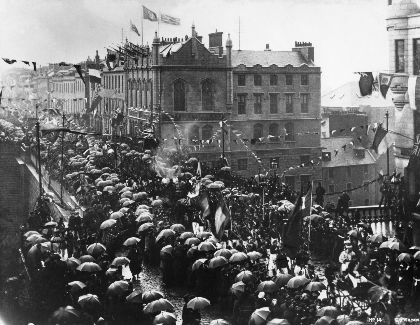Victorian Aberdonians crowded onto Union Bridge on Union Street on August 27 for the public presentation of Duthie Park to Aberdeen in 1881.