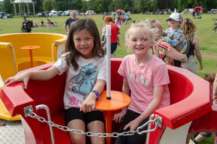 Picture of (L-R) Meghan Cheung, 7, and Sophie Innes, 8.