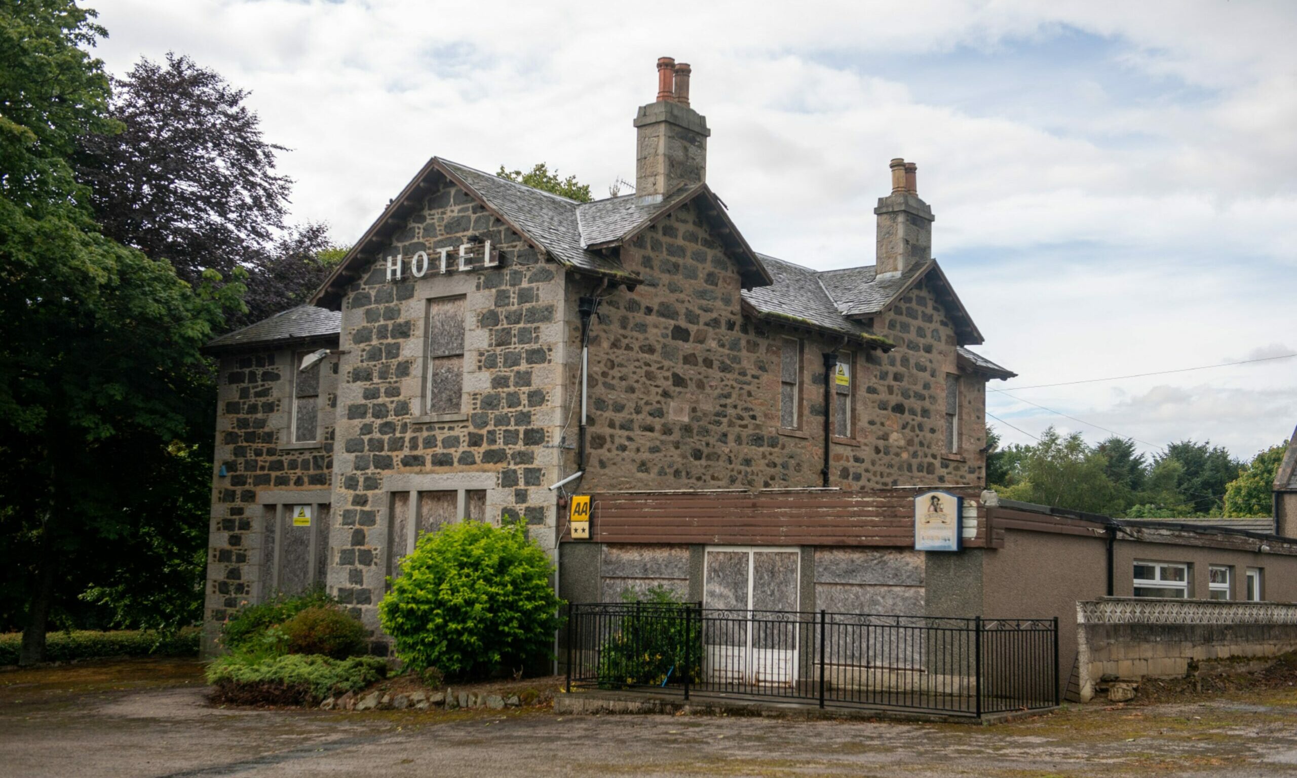 The Lodge Hotel, with bar extension 