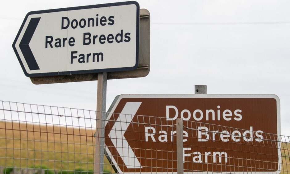 The sign to Doonies Farm.