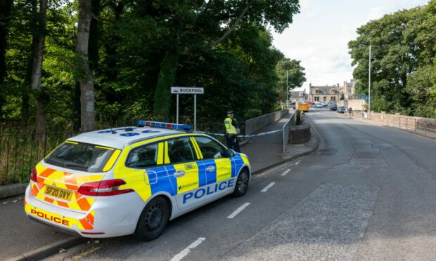 Police have sealed off Victoria Bridge following the incident. Image: Jasperimage.