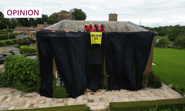 Greenpeace activists on the roof of Prime Minister Rishi Sunak's house (Image: Danny Lawson/PA Wire)